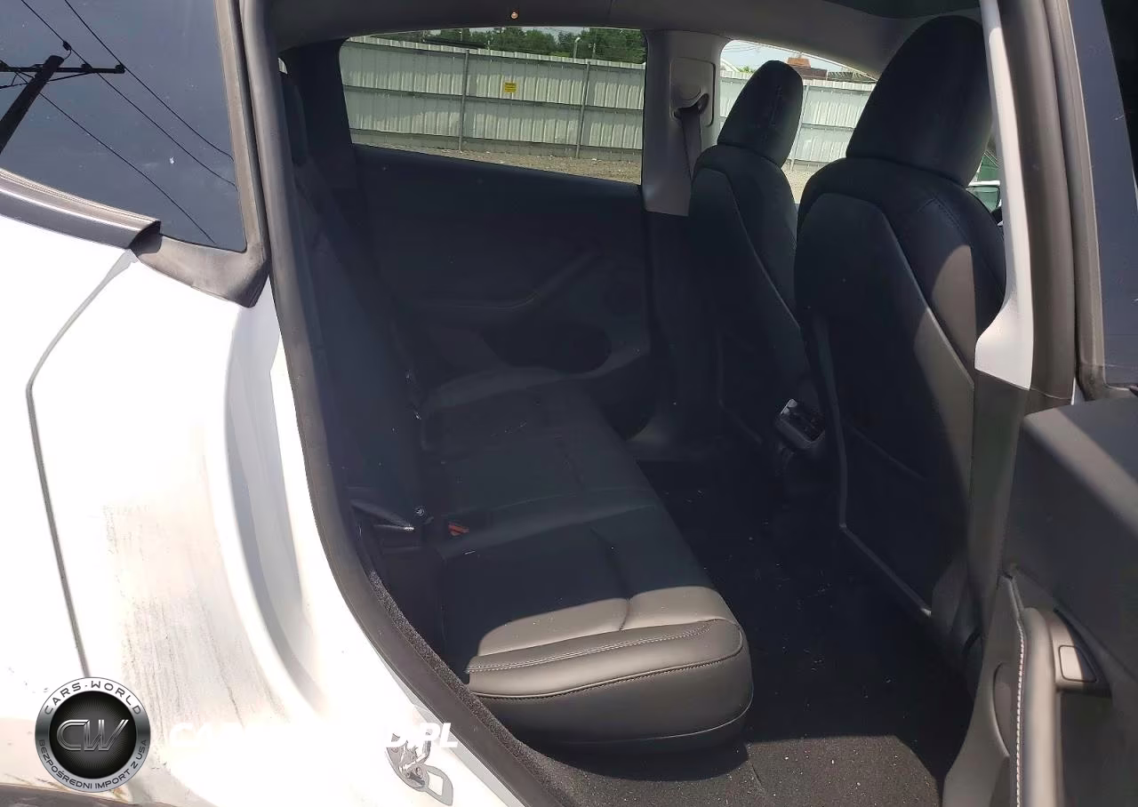 2025 Tesla Model Y VIN:7SAYGDEE9SA344960 - 10