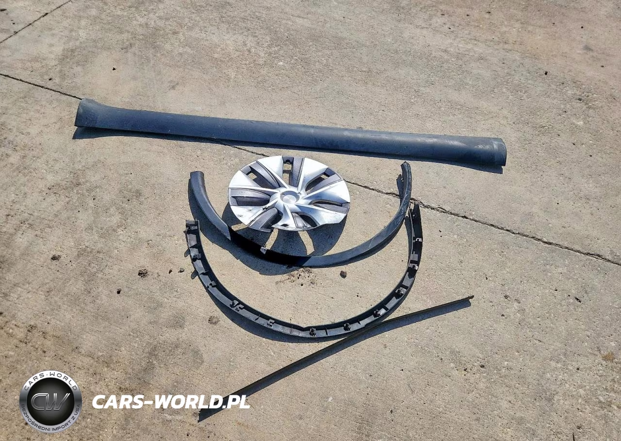 2023 Tesla Model Y VIN:7SAYGDEEXPA064469 - 13