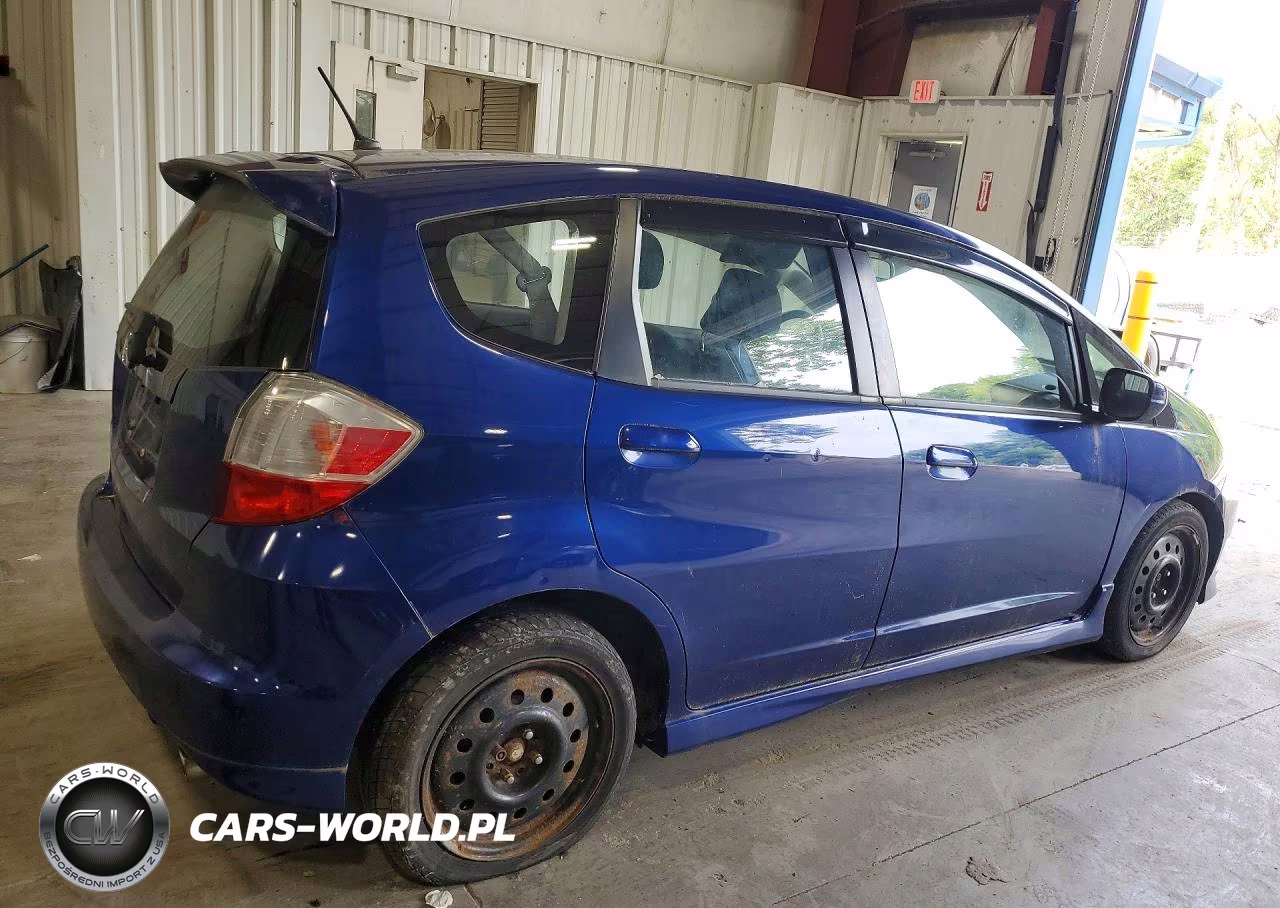 2013 Honda Fit Sport VIN:JHMGE8H56DC019010 - 3