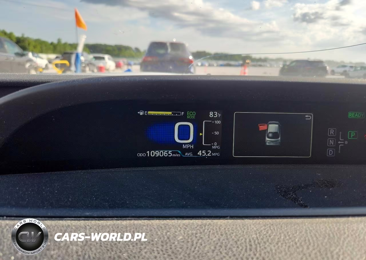 2017 Toyota Prius Three VIN:JTDKARFU7H3530836 - 9
