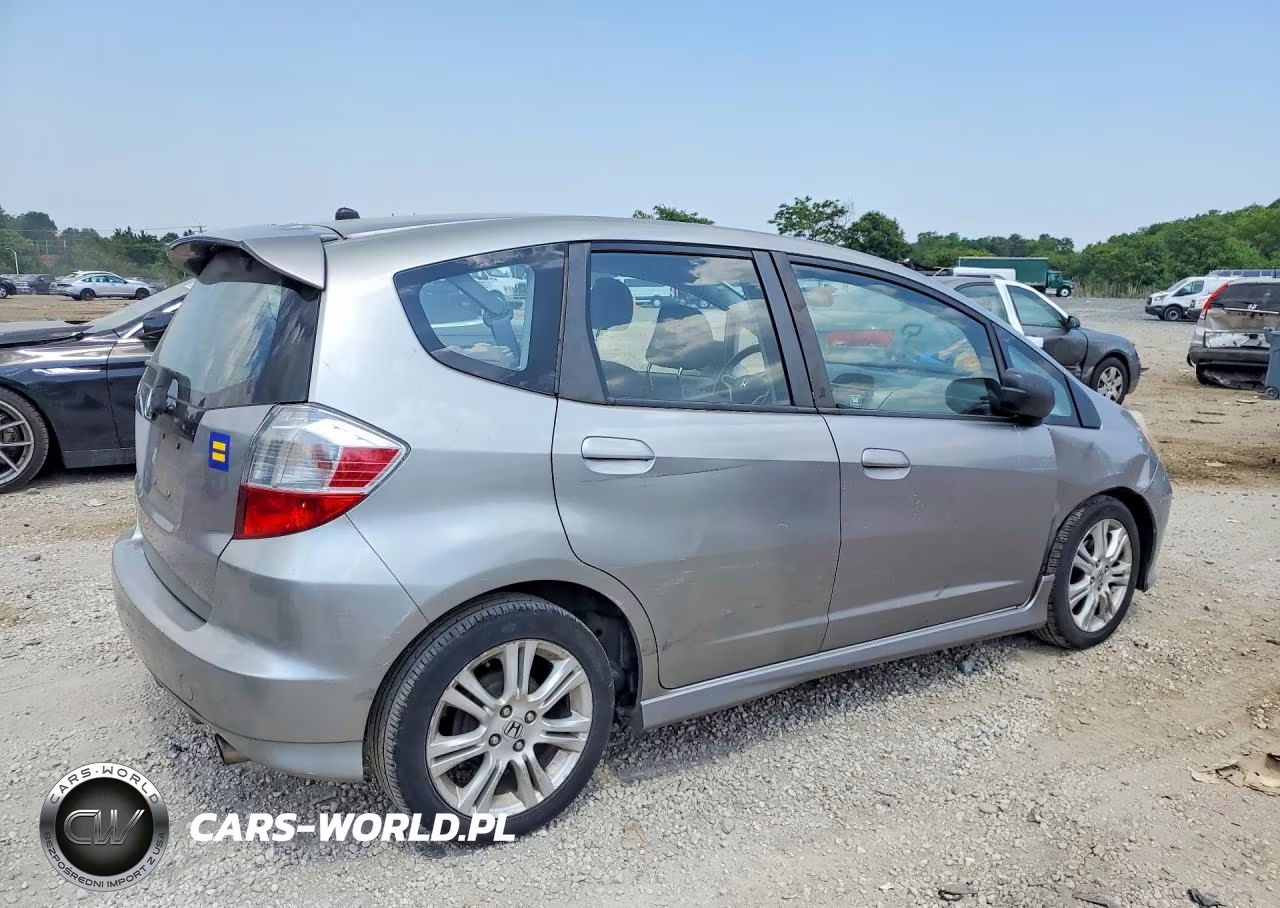 2010 Honda Fit Sport VIN:JHMGE8H62AS024554 - 3