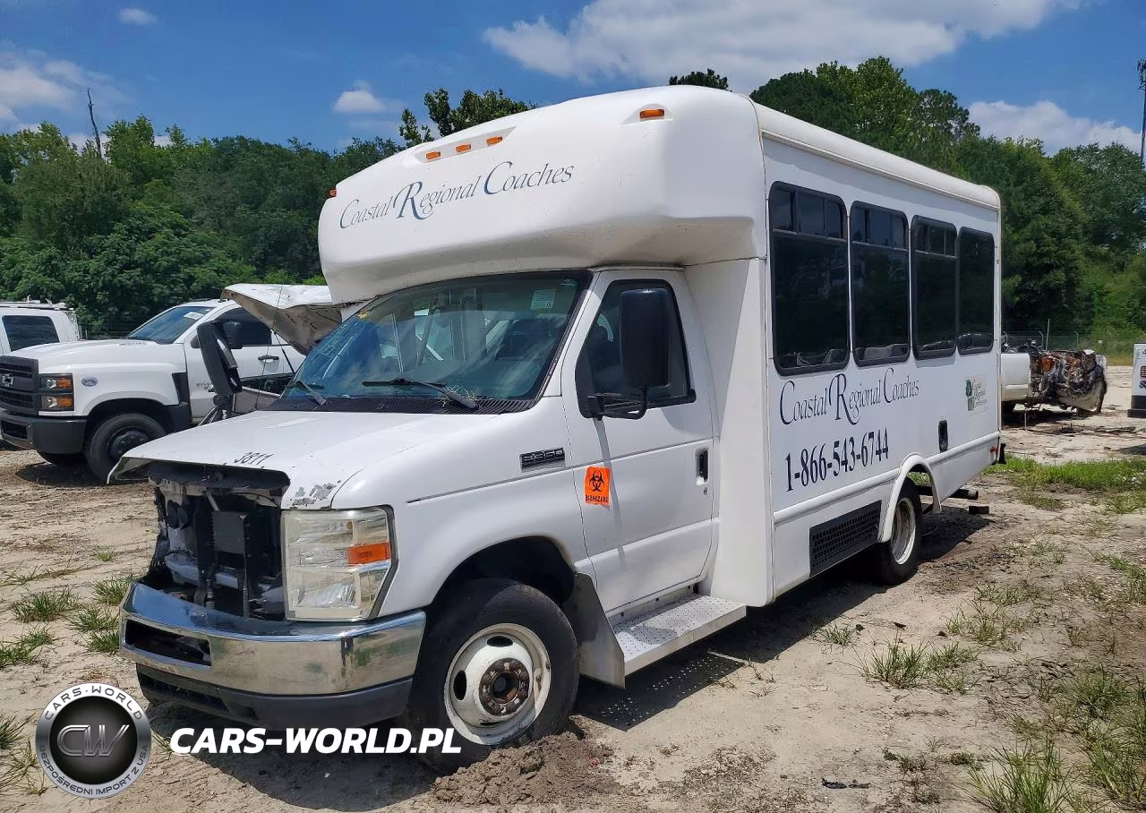 2017 Ford Econoline E350 Super Duty Cutaway Van