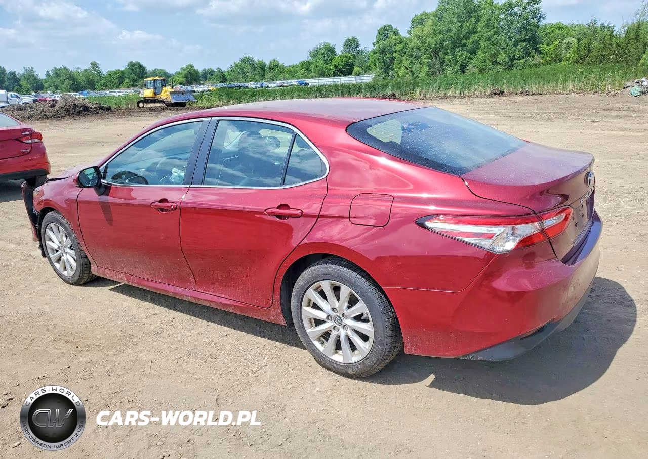 2018 Toyota Camry Le VIN:4T1B11HK2JU535855 - 2