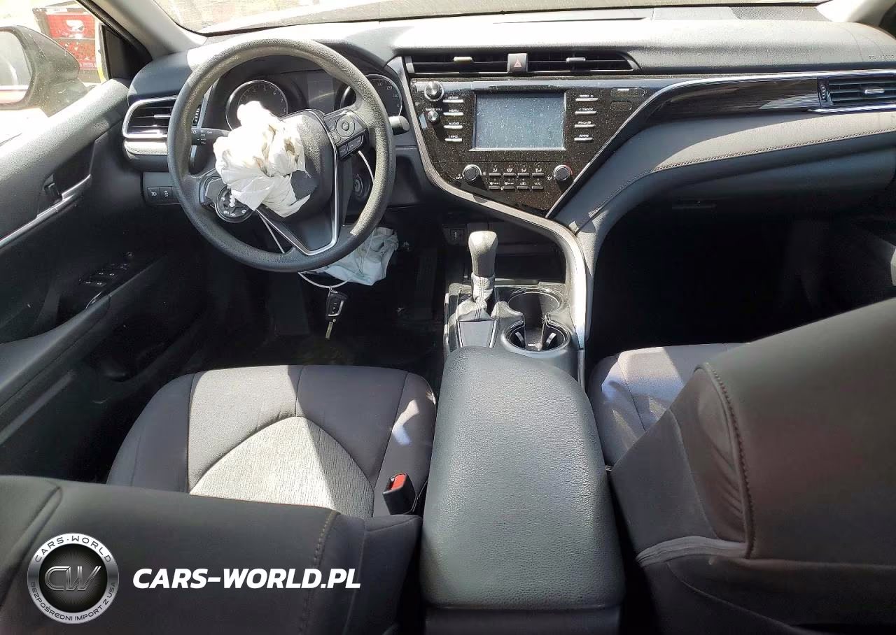 2018 Toyota Camry Le VIN:4T1B11HK2JU535855 - 8