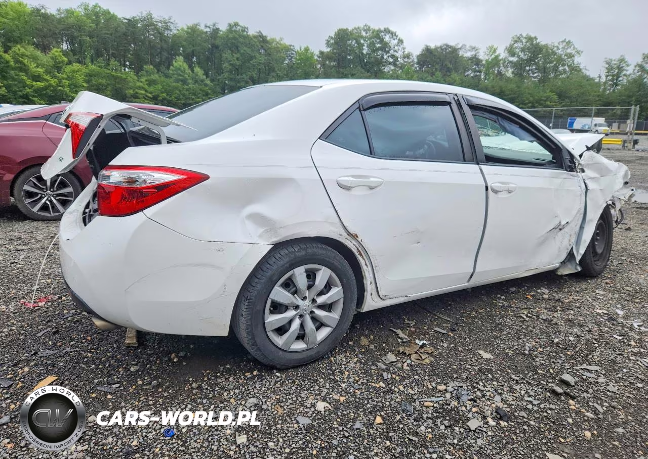 2015 Toyota Corolla Le VIN:2T1BURHE5FC469150 - 3