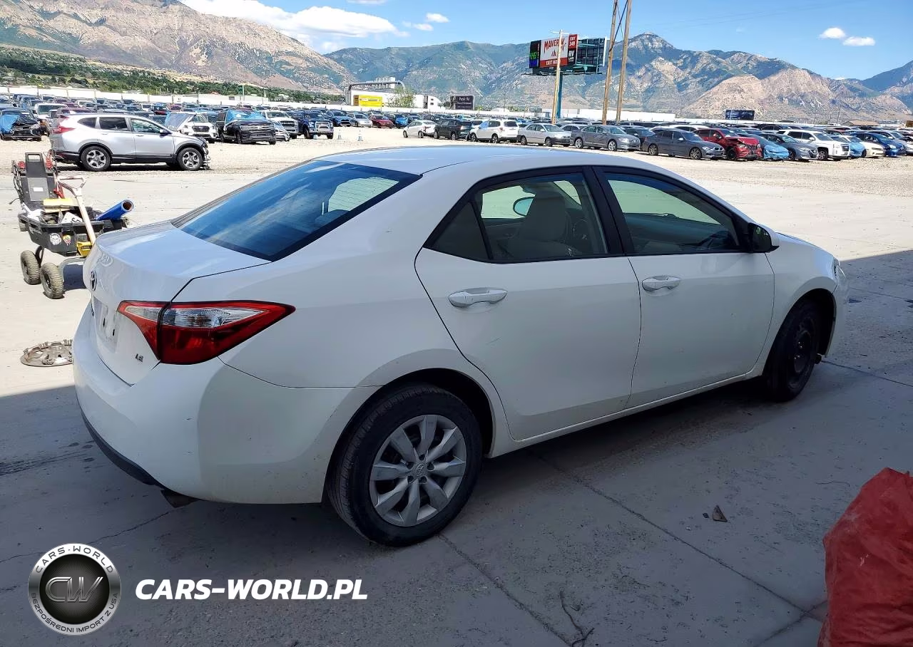 2016 Toyota Corolla Le VIN:2T1BURHE3GC676816 - 3
