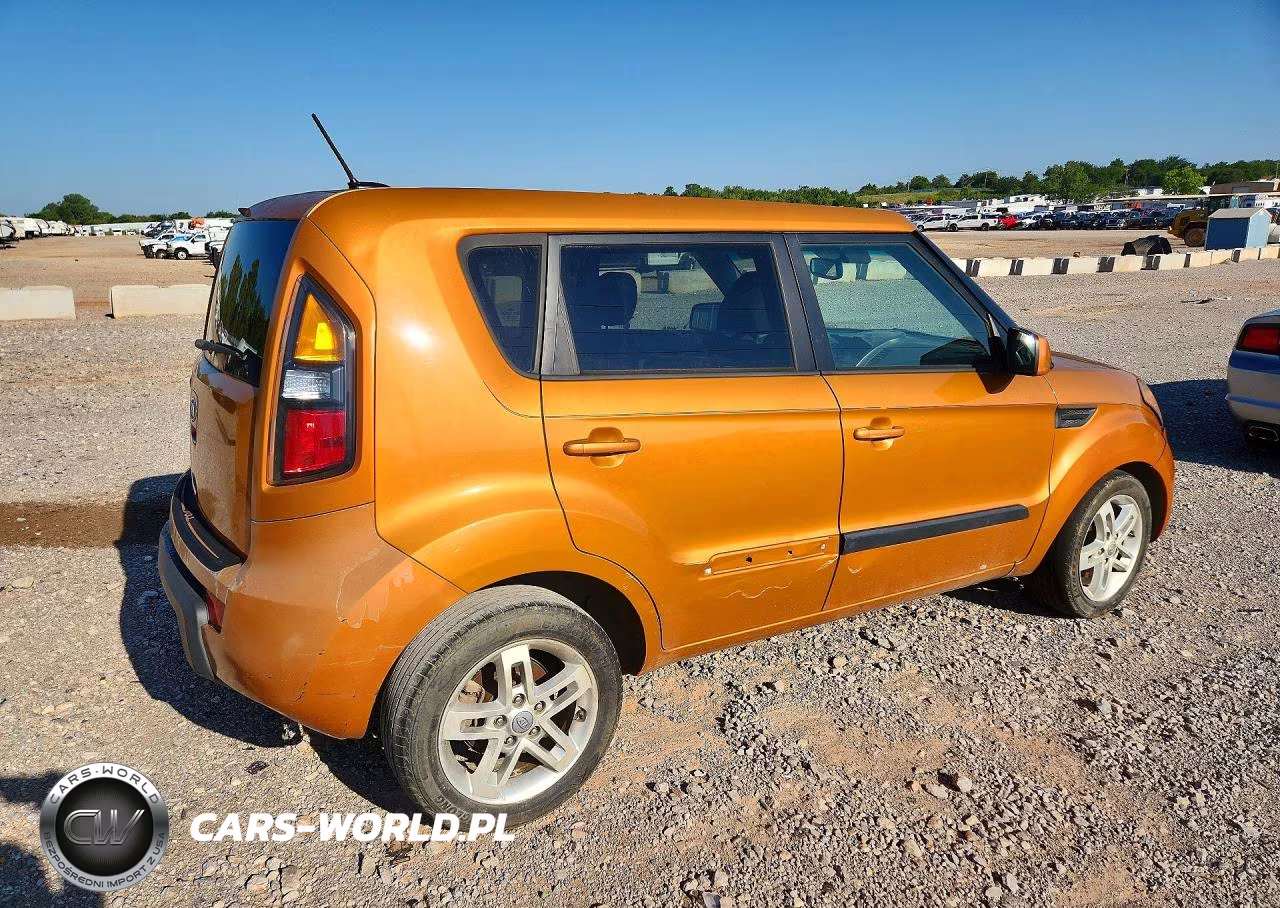 2011 Kia Soul + VIN:KNDJT2A26B7304208 - 3