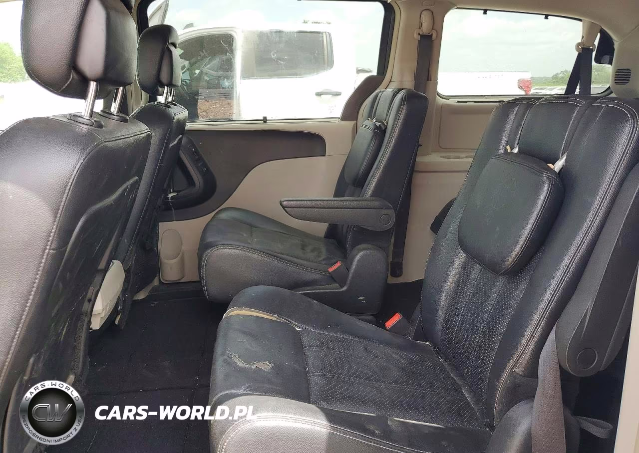 2015 Chrysler Town & Country Touring L VIN:2C4RC1CG1FR572965 - 11