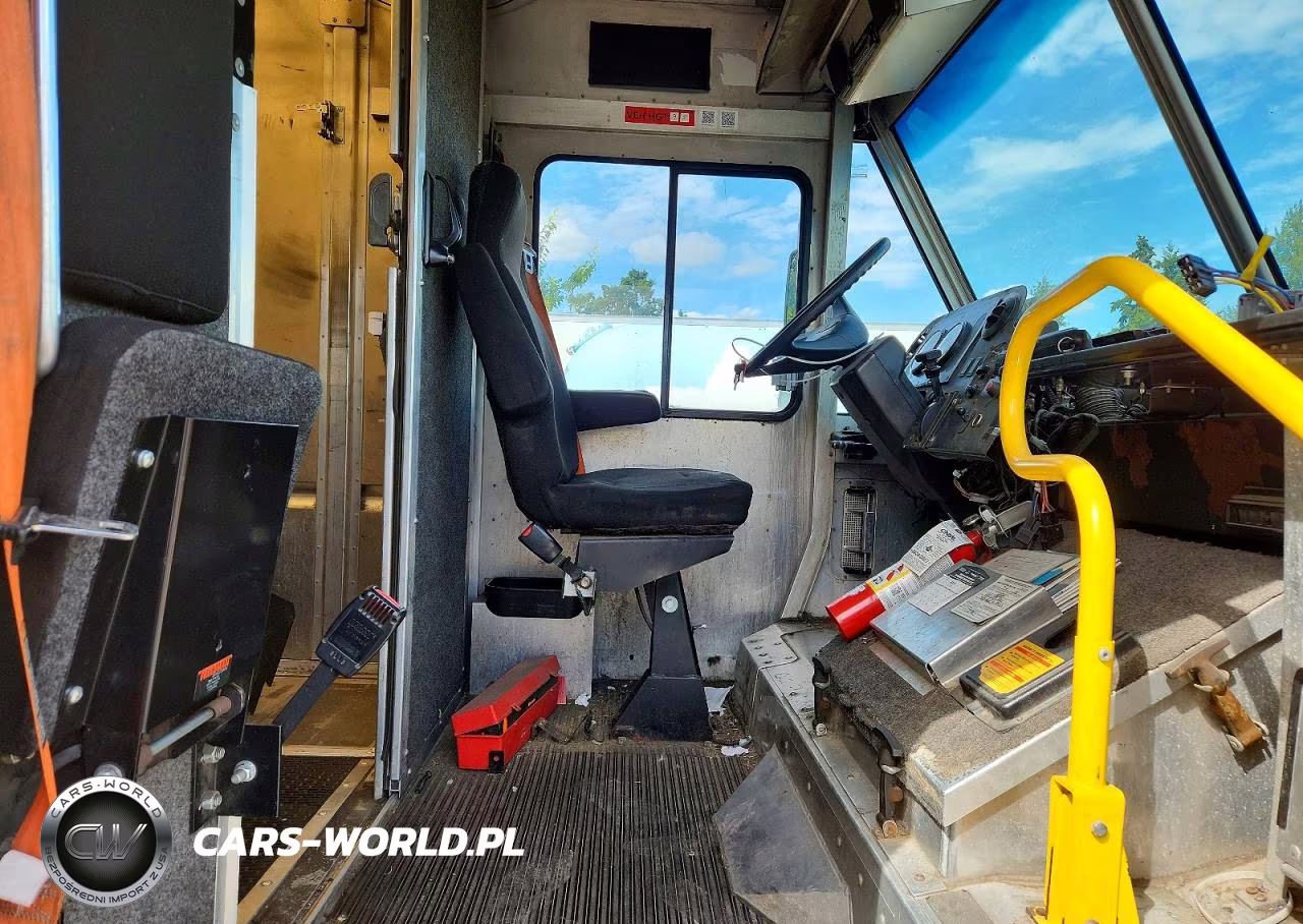 2007 Freightliner Mt45 Chassis Delivery Truck VIN:4UZAANBW27CX54036 - 7