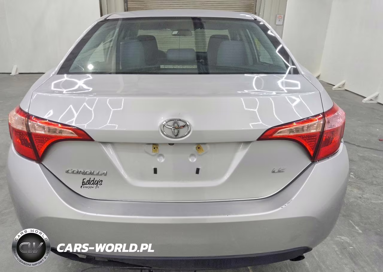2018 Toyota Corolla Le VIN:2T1BURHE8JC088773 - 6