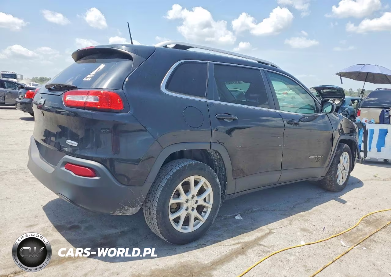 2018 Jeep Cherokee Latitude Plus VIN:1C4PJLLB7JD604357 - 3