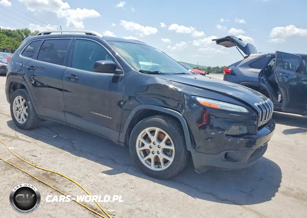 2018 Jeep Cherokee Latitude Plus VIN:1C4PJLLB7JD604357 - 4