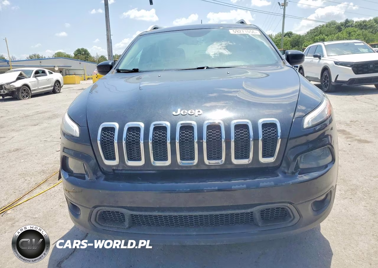 2018 Jeep Cherokee Latitude Plus VIN:1C4PJLLB7JD604357 - 5