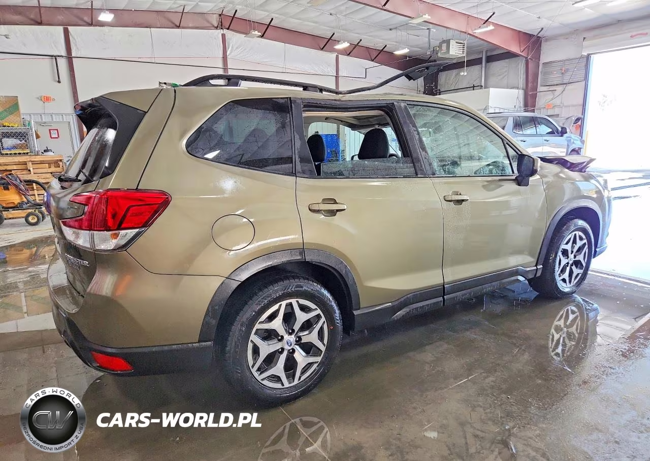 2023 Subaru Forester Premium VIN:JF2SKADC7PH520965 - 3