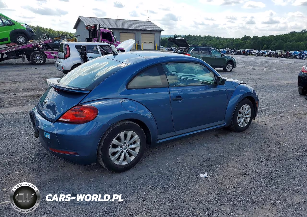 2018 Volkswagen Beetle S-Coast VIN:3VWFD7AT6JM714355 - 3