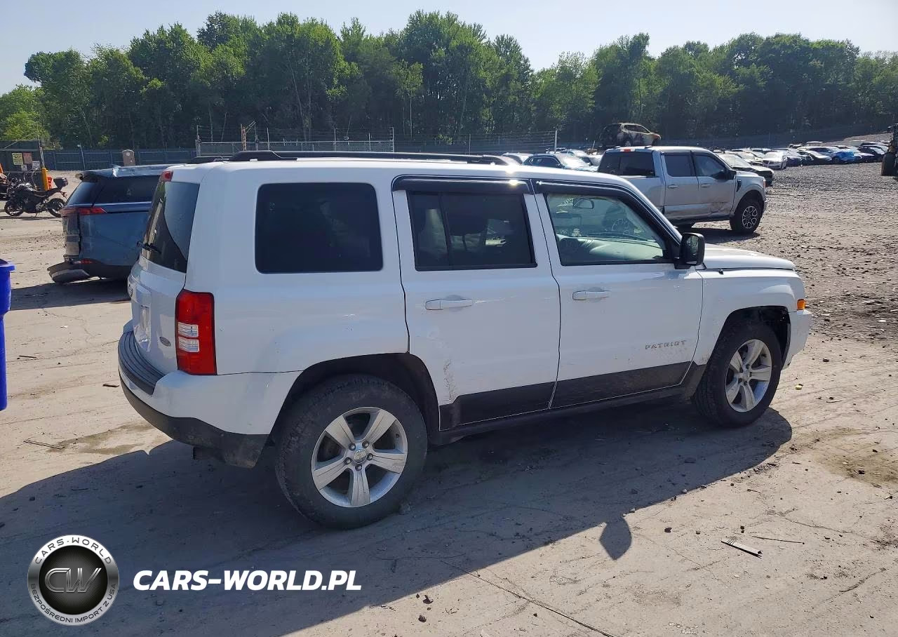 2014 Jeep Patriot Latitude VIN:1C4NJRFB7ED717415 - 3