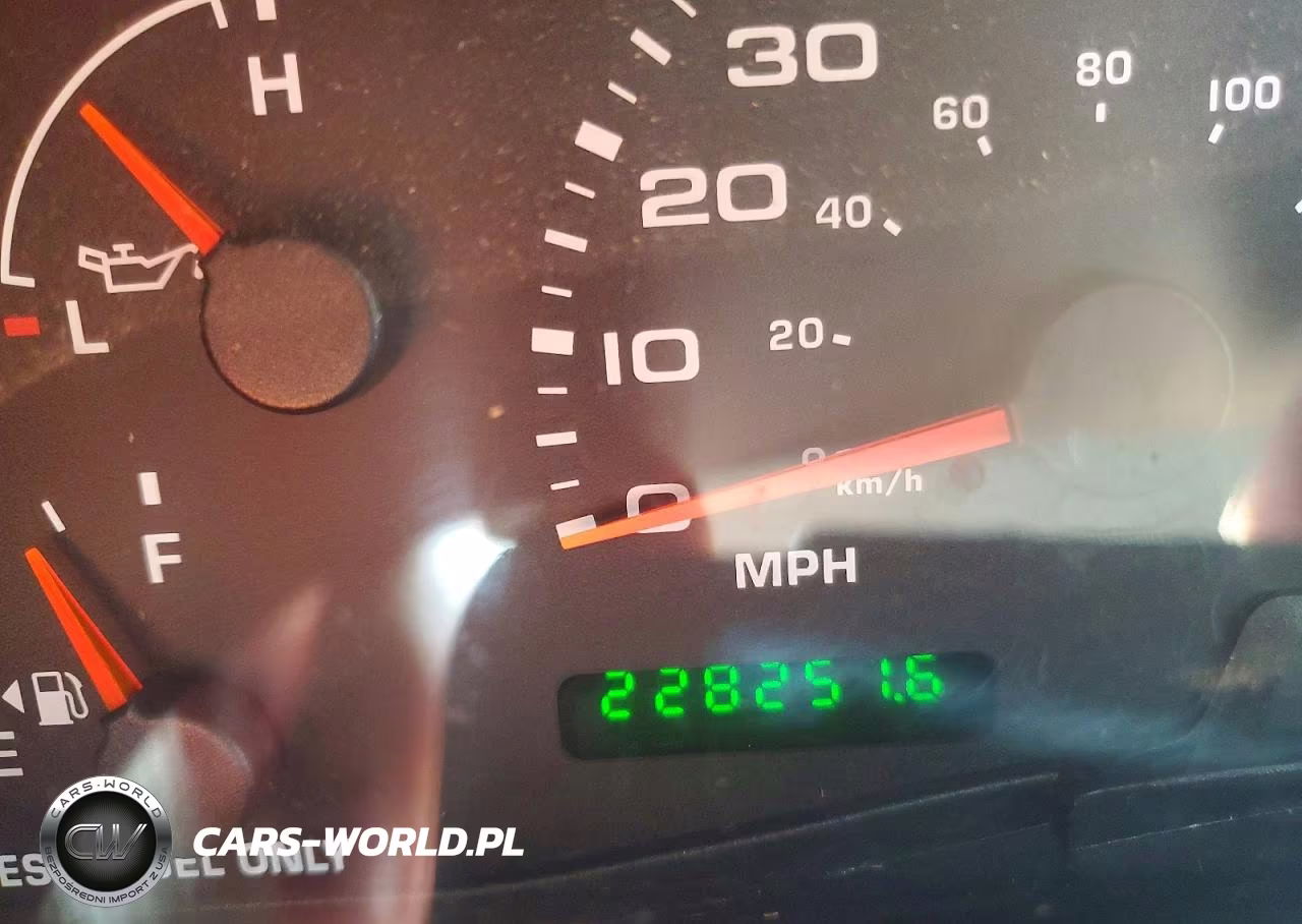 2002 Ford F250 Super Duty VIN:1FTNW21F72ED37872 - 9