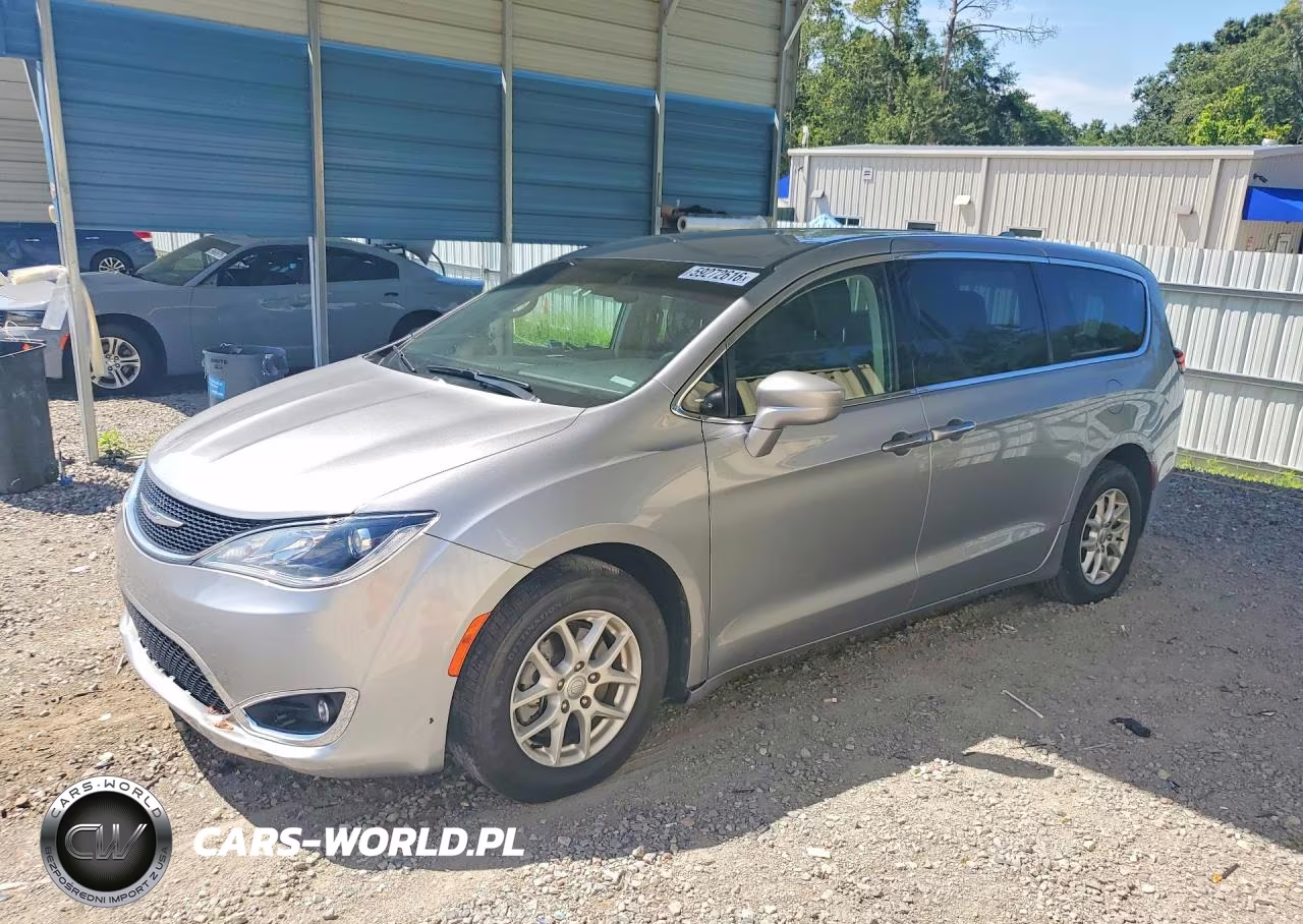 2020 Chrysler Pacifica Touring VIN:2C4RC1FG8LR128909 - 1