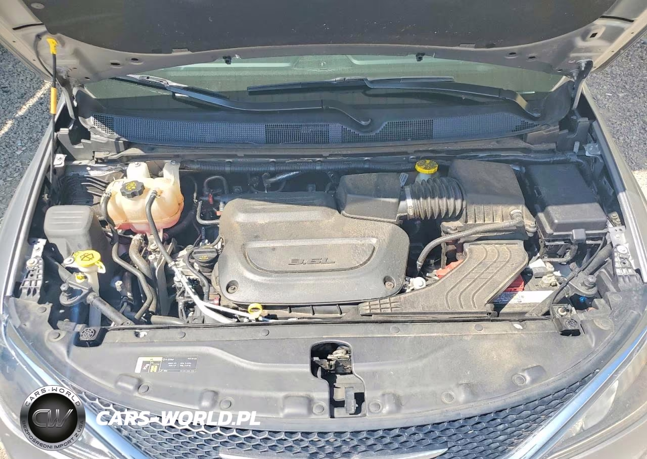 2020 Chrysler Pacifica Touring VIN:2C4RC1FG8LR128909 - 12