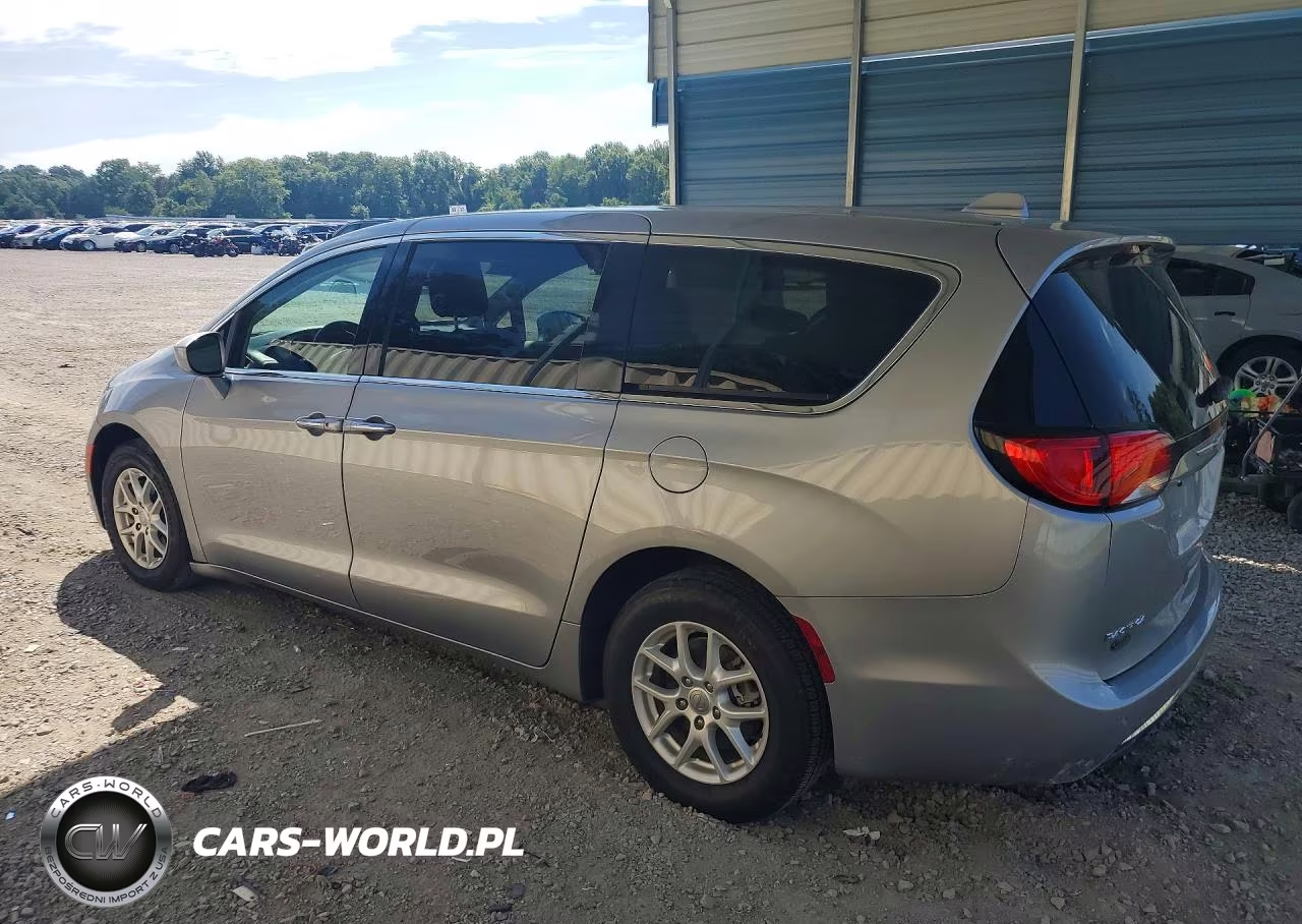 2020 Chrysler Pacifica Touring VIN:2C4RC1FG8LR128909 - 2