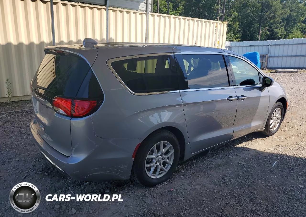 2020 Chrysler Pacifica Touring VIN:2C4RC1FG8LR128909 - 3