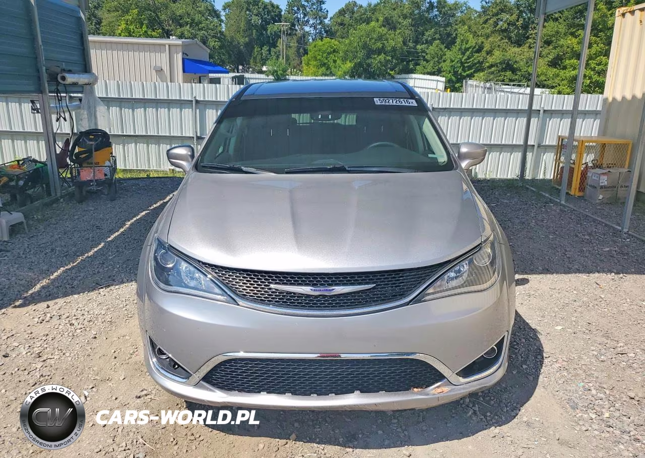 2020 Chrysler Pacifica Touring VIN:2C4RC1FG8LR128909 - 5
