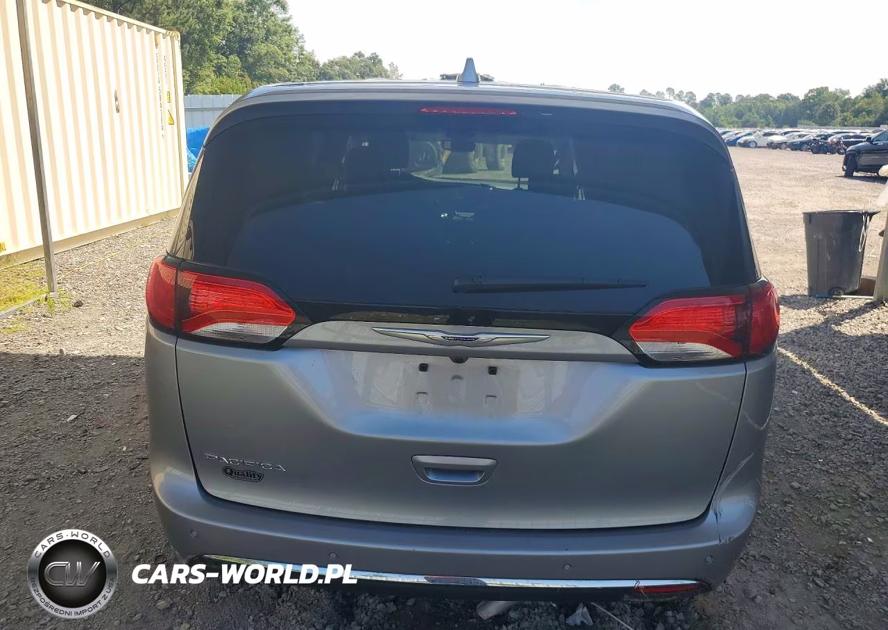 2020 Chrysler Pacifica Touring VIN:2C4RC1FG8LR128909 - 6