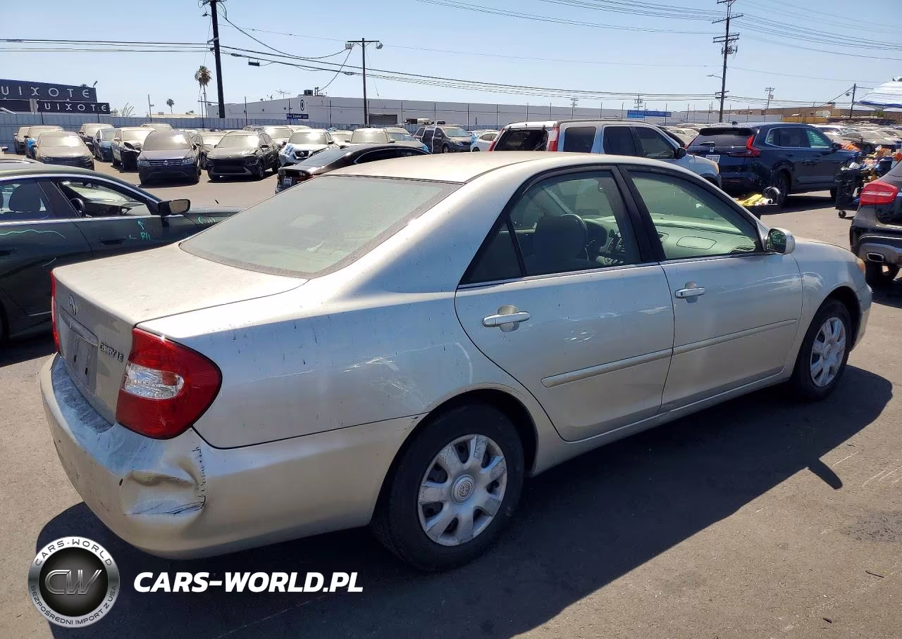 2003 Toyota Camry Le VIN:JTDBE32KX30227629 - 3