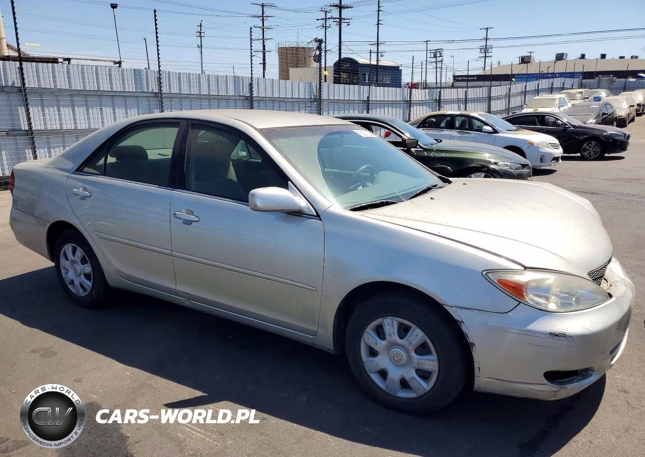 2003 Toyota Camry Le VIN:JTDBE32KX30227629 - 4