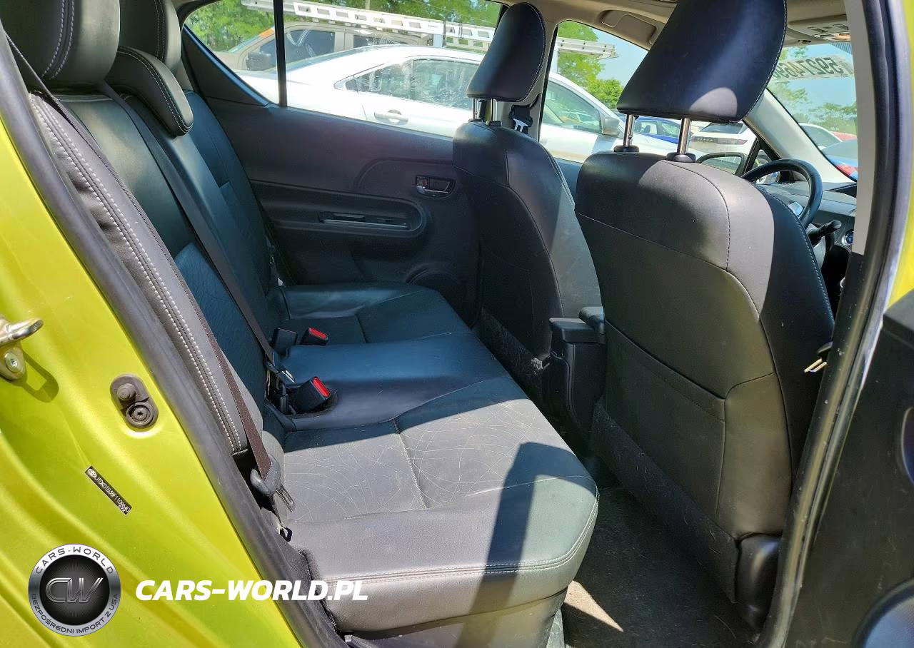 2015 Toyota Prius C Four VIN:JTDKDTB38F1109640 - 10