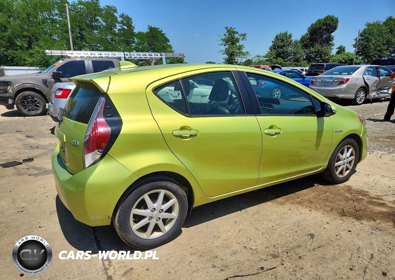 2015 Toyota Prius C Four VIN:JTDKDTB38F1109640 - 3