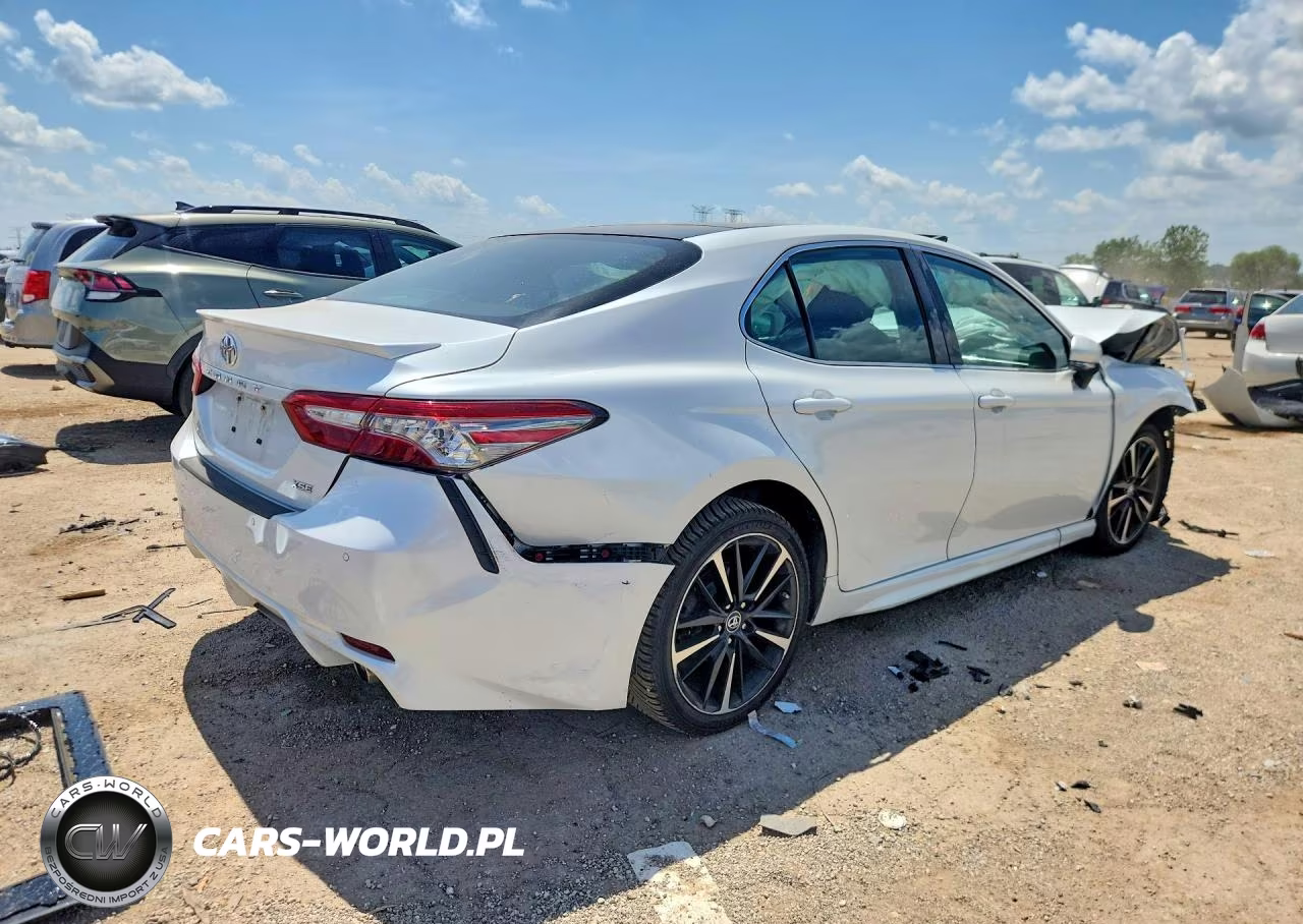 2018 Toyota Camry Xse VIN:4T1B61HK1JU130510 - 3