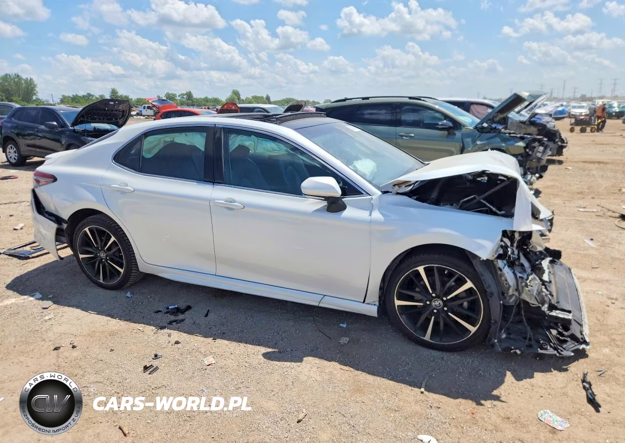 2018 Toyota Camry Xse VIN:4T1B61HK1JU130510 - 4