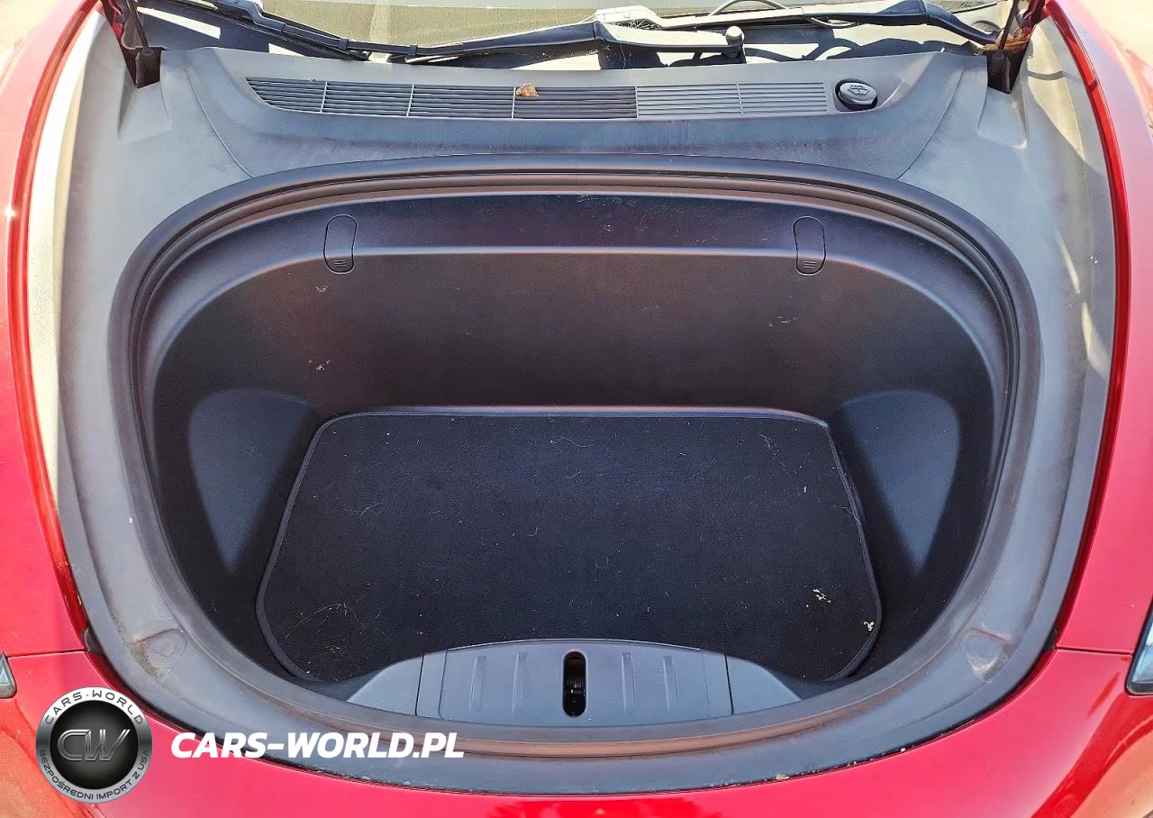 2018 Tesla Model 3 VIN:5YJ3E1EB6JF104770 - 11