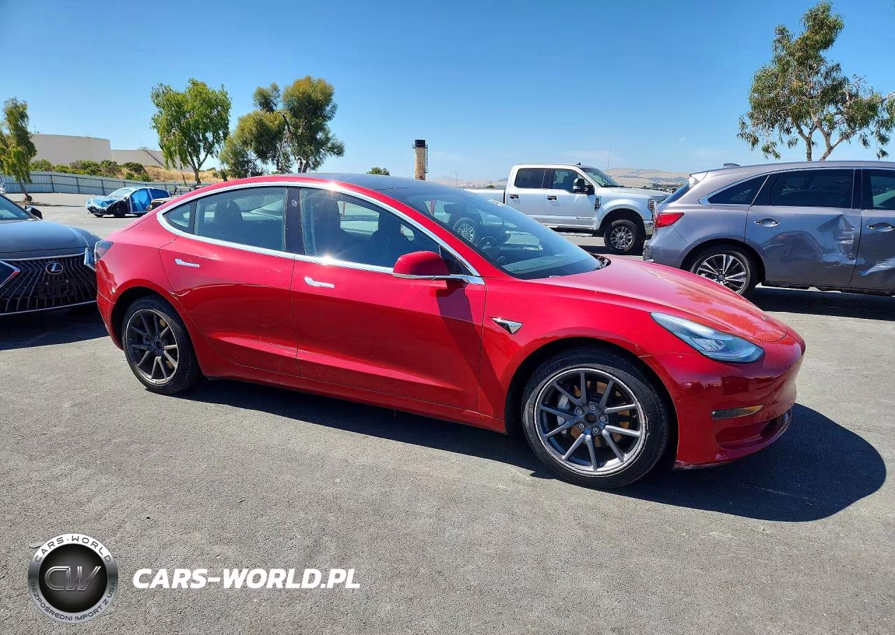 2018 Tesla Model 3 VIN:5YJ3E1EB6JF104770 - 4