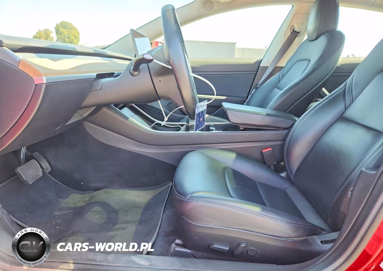 2018 Tesla Model 3 VIN:5YJ3E1EB6JF104770 - 7