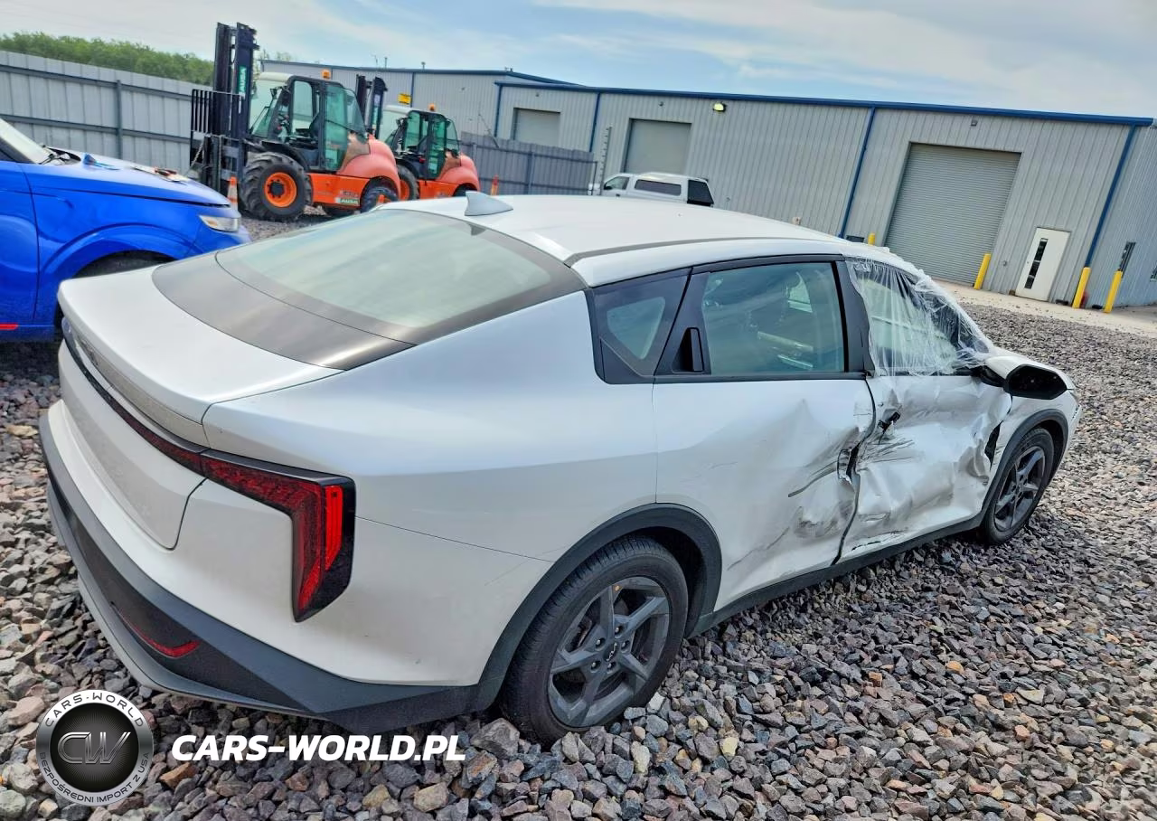 2025 Kia K4 Lxs VIN:3KPFT4DE6SE061703 - 3