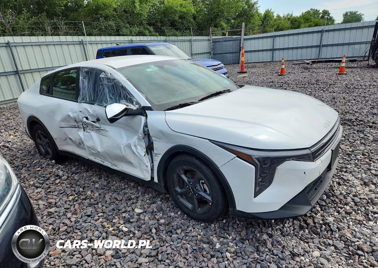 2025 Kia K4 Lxs VIN:3KPFT4DE6SE061703 - 4