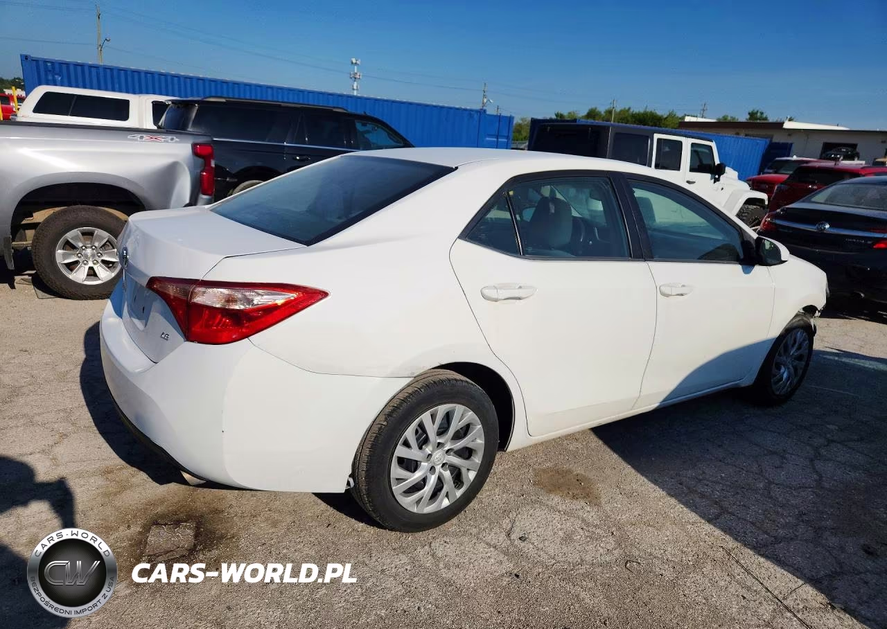 2018 Toyota Corolla Le VIN:5YFBURHE0JP835458 - 3