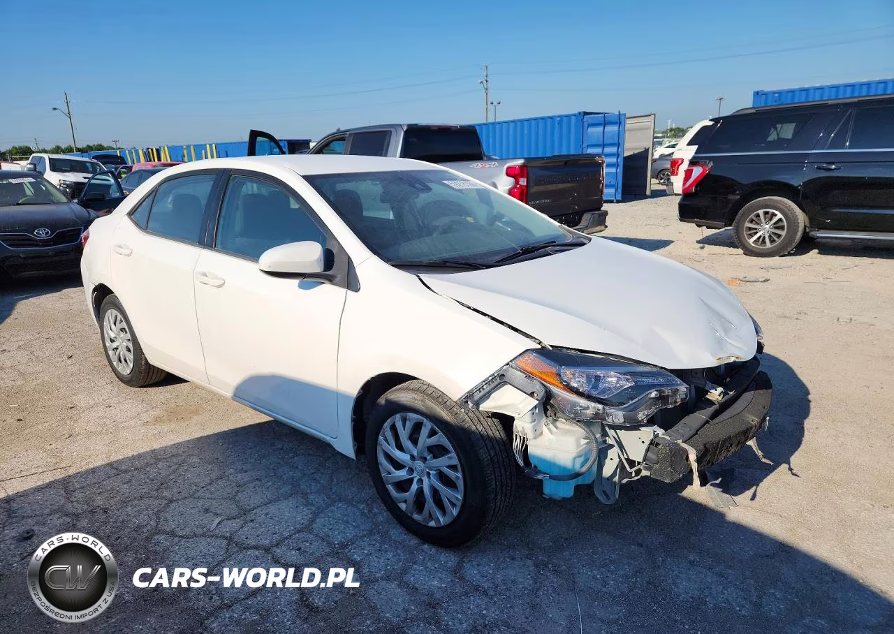 2018 Toyota Corolla Le VIN:5YFBURHE0JP835458 - 4