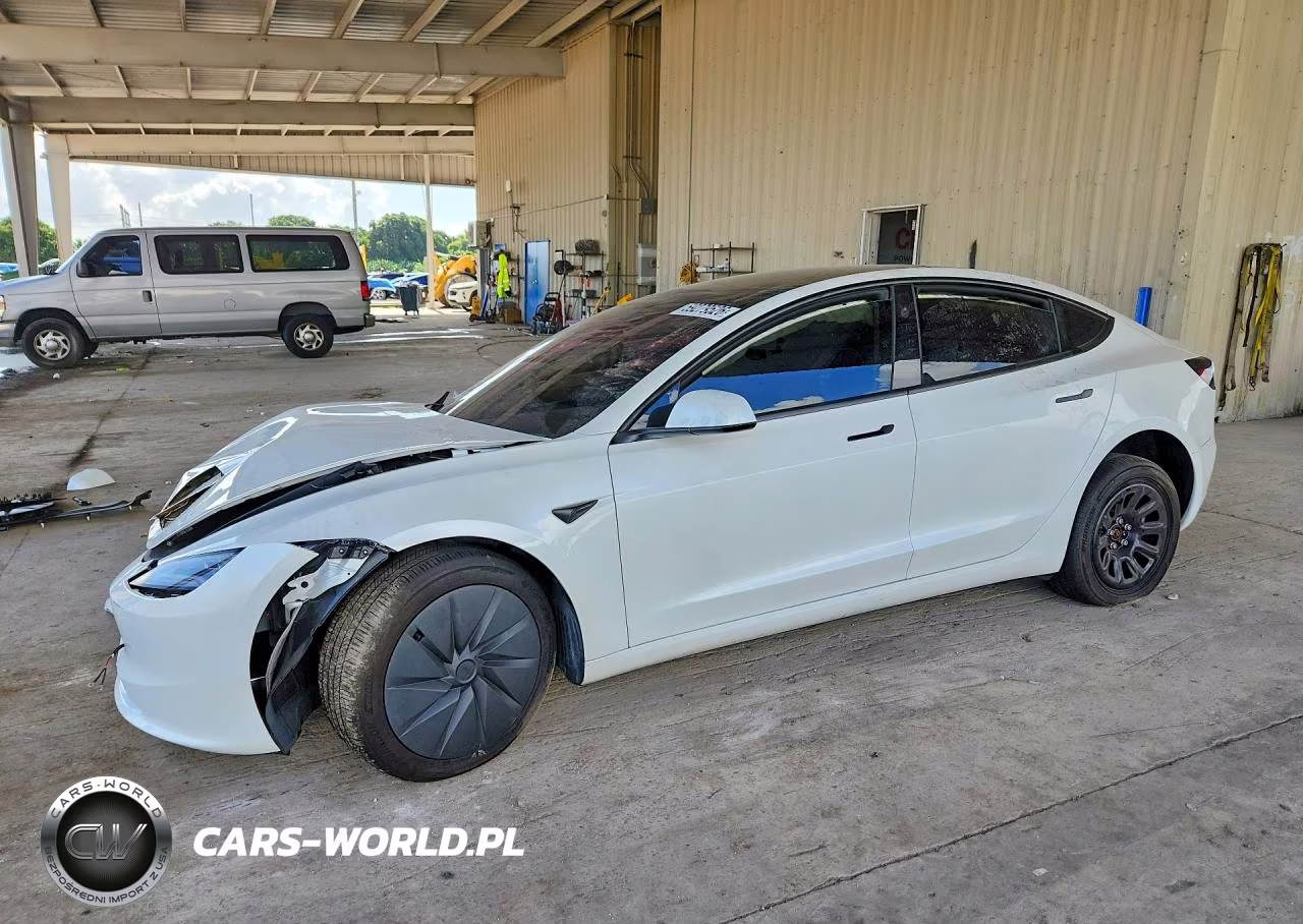 2025 Tesla Model 3 – zdjęcie 1 z 12