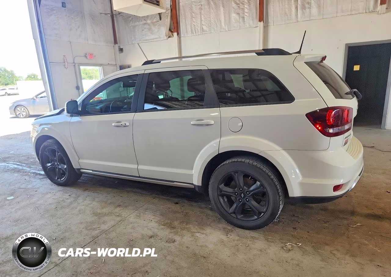 2019 Dodge Journey Crossroad VIN:3C4PDCGG0KT857660 - 2