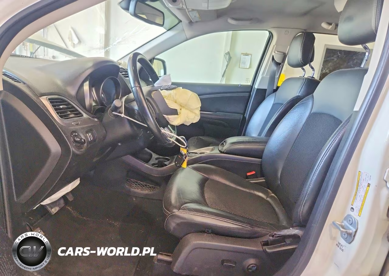 2019 Dodge Journey Crossroad VIN:3C4PDCGG0KT857660 - 7