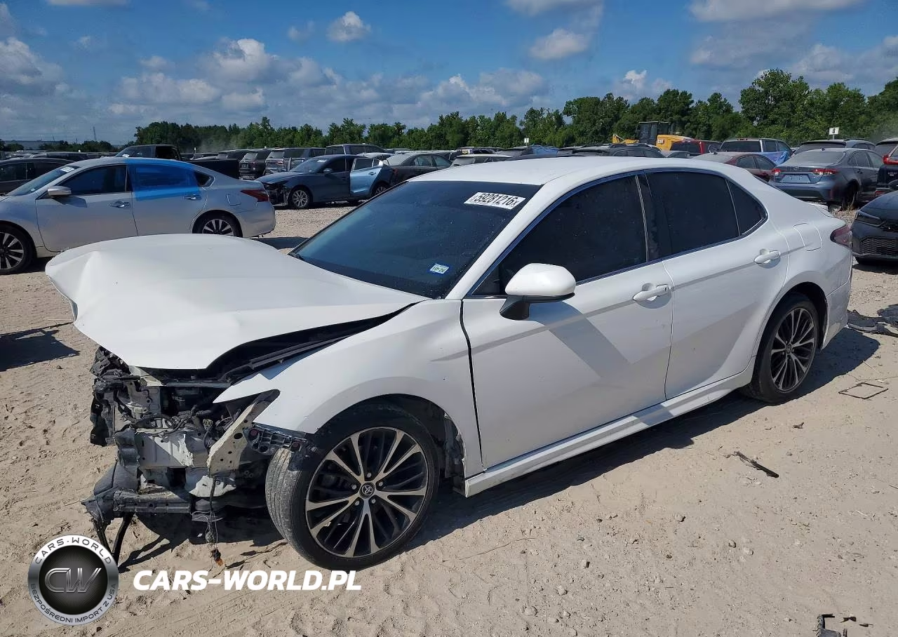 2018 Toyota Camry L Automatic VIN:4T1B11HK9JU083855 - 1
