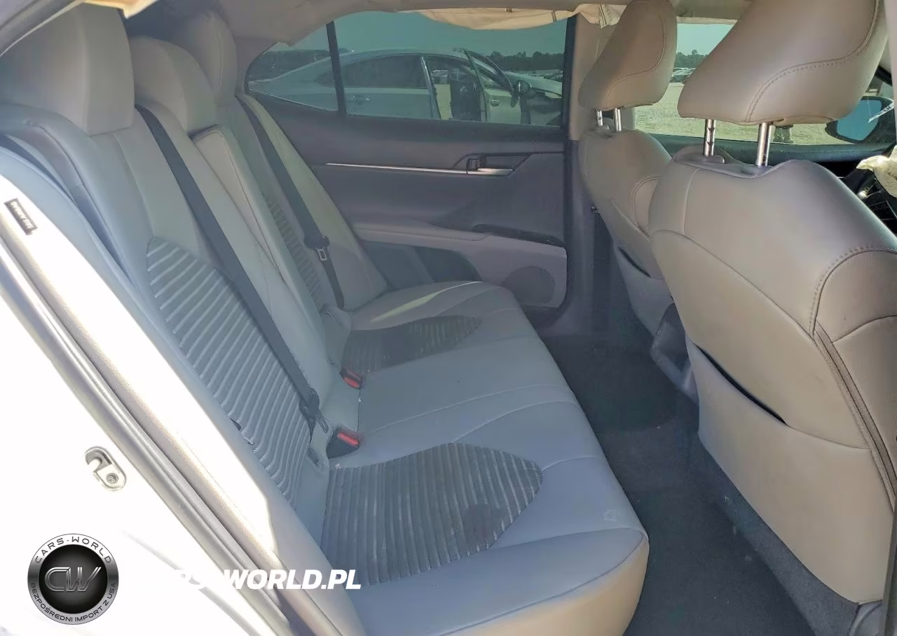 2018 Toyota Camry L Automatic VIN:4T1B11HK9JU083855 - 10