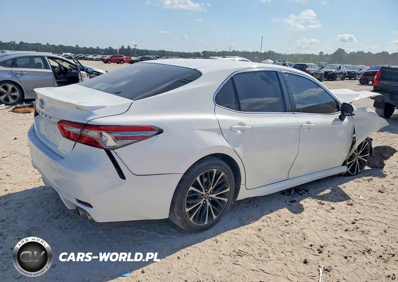 2018 Toyota Camry L Automatic VIN:4T1B11HK9JU083855 - 3