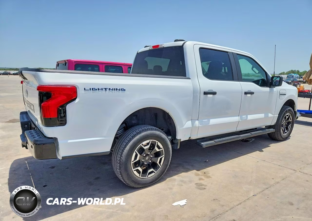 2022 Ford F150 Lightning Pro VIN:1FTVW1EL1NWG14881 - 3