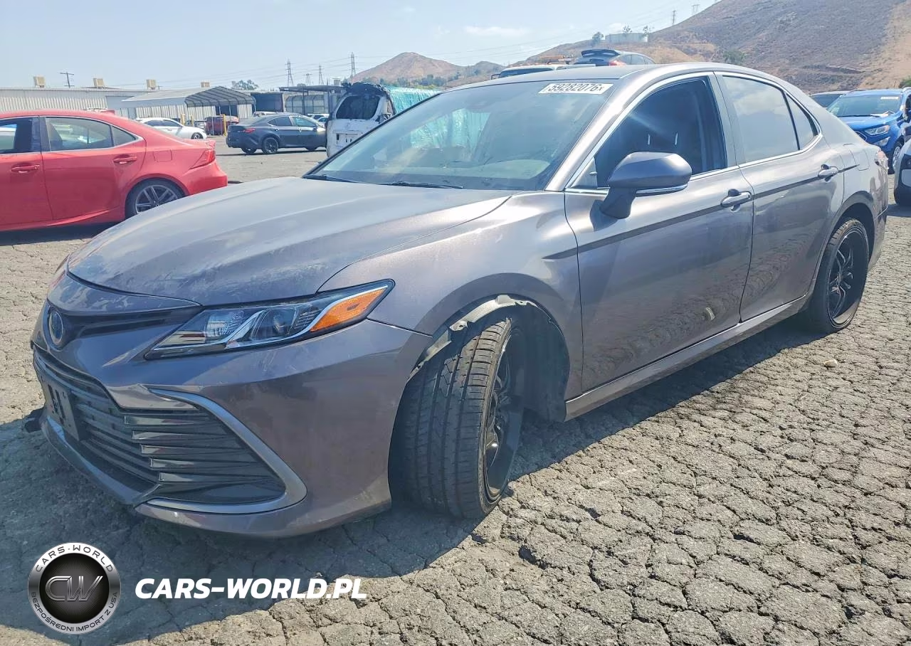 2024 Toyota Camry Le – zdjęcie 1 z 12
