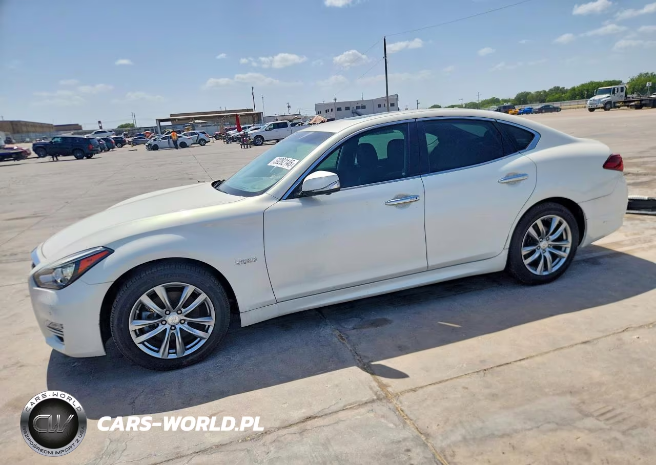 2015 Infiniti Q70 Hybrid