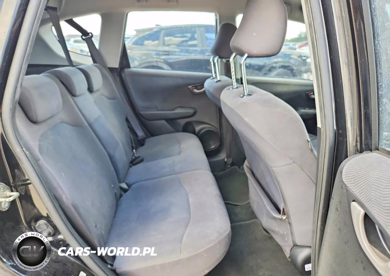 2010 Honda Fit VIN:JHMGE8H28AS000546 - 10